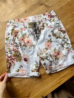 Venus Women’s Floral Canvas Shorts SZ 2